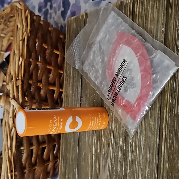 Avon | Makeup | Avon Anew Vitamin C Antioxidant Lip Treatment And Lip  Mirror